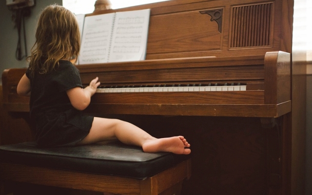 Gra na pianinie od najmłodszych lat