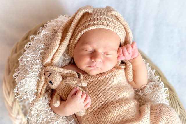 Przewijak dla niemowląt – obowiązkowy element wyprawki dla dziecka