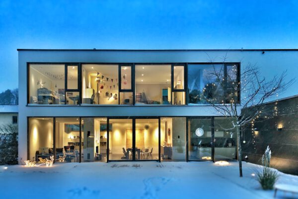 Halogeny sufitowe LED – wszystko co musisz wiedzieć o lampach LED