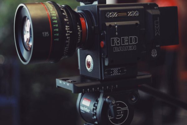 Krakowscy producenci filmowi eksplorują sztukę filmów promocyjnych i spotów reklamowych